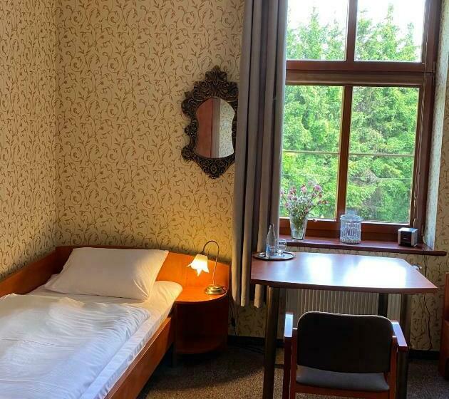 Номер Стандарт, I Restauracja Castle
