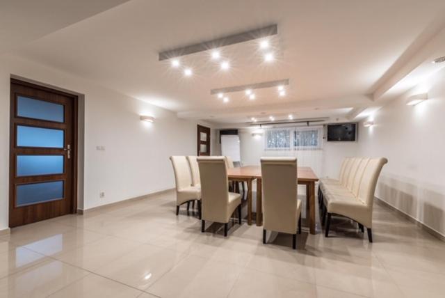 Студия Стандарт, Wzgórze Toskanii Conferences & Restaurant