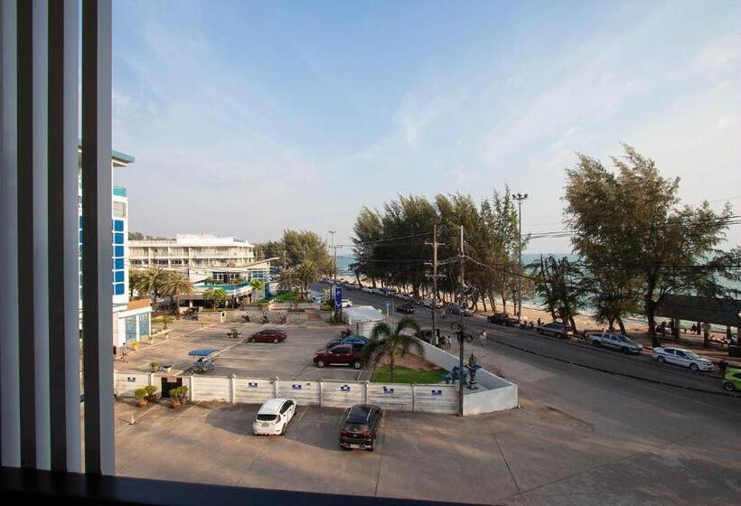 Трехместный Номер Deluxe Вид на Море, Gate78 Hostel Maephim Beach