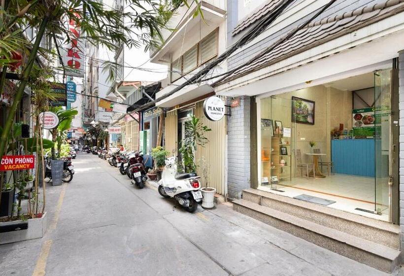 اتاق لوکس با بالکن, Planet Homestay
