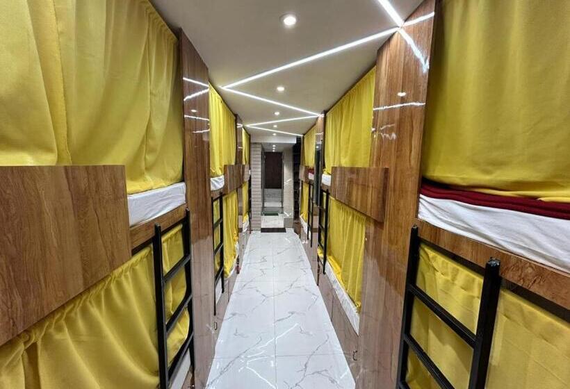 تختخواب در اتاق مشترک, Sai Sharan Dormitory Near Dadar Railway Station