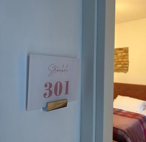 Номер Стандарт Трехместный, Zelia Rooms