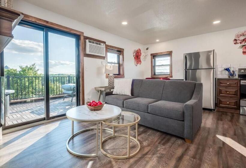Апартаменты 1 Спальня с Балконом, The Cove Guest House