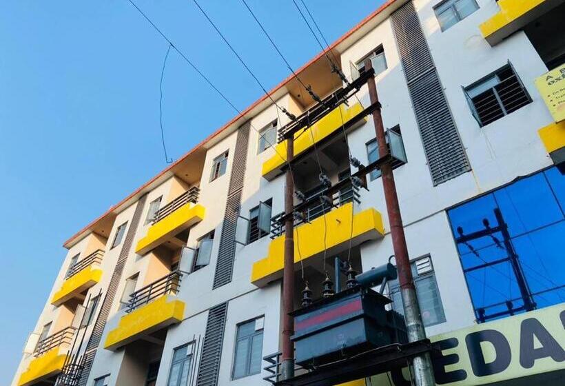 Номер Стандарт, Abuzz Oxfordcaps Cedar Homes