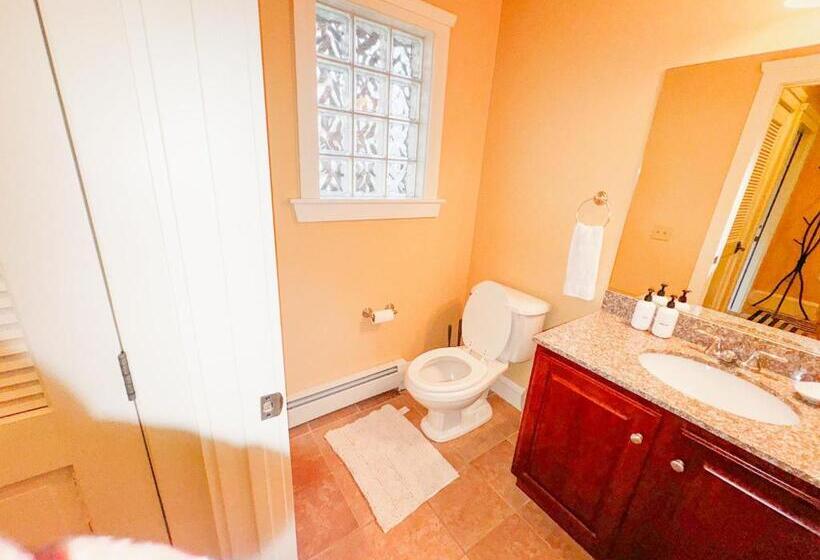 Дом 3 Спальни, Blossom Haven Charming 3br Condo