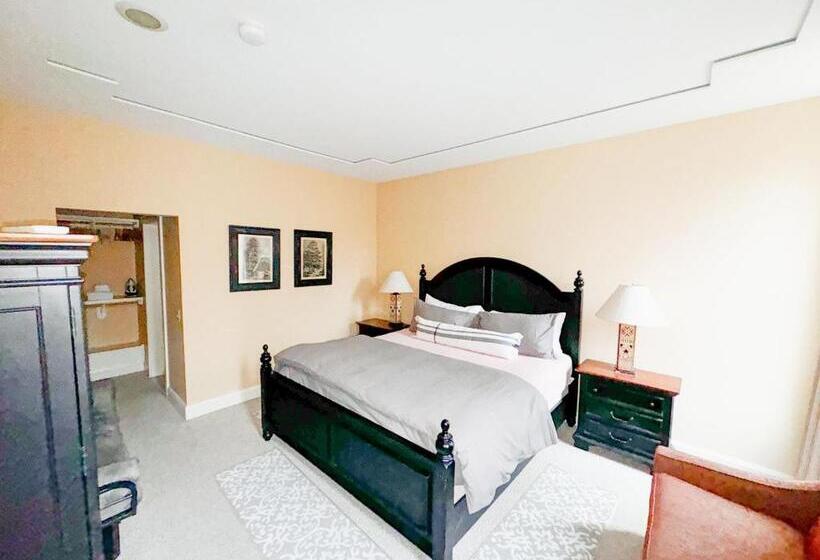 Дом 3 Спальни, Blossom Haven Charming 3br Condo