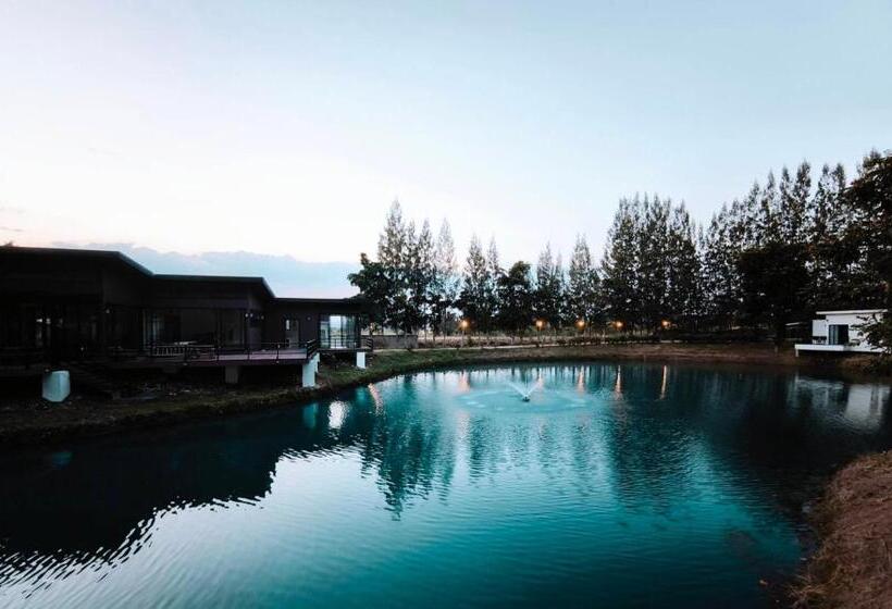 Номер Deluxe Кровать Кинг, Skybird Lake View Resort&camping Khaoyai