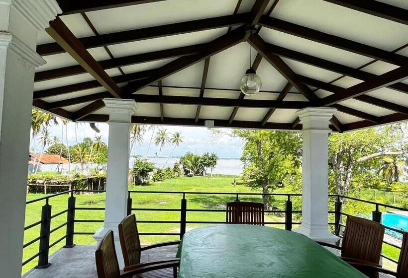 Трехместный Номер Стандарт с Балконом, Lagoon House Negombo