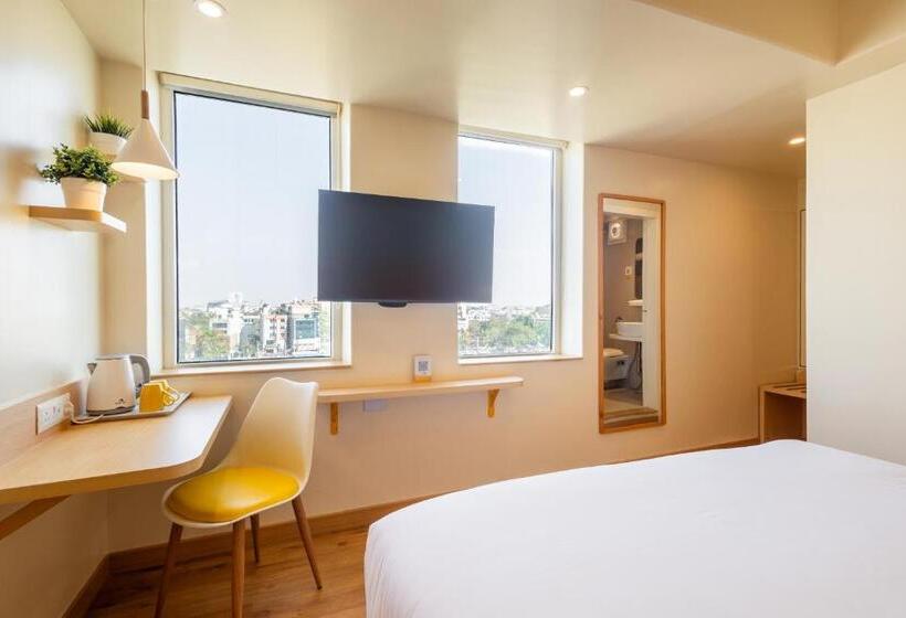キングサイズベッドのスタンダードルーム, Bloom Hotel   Ranchi