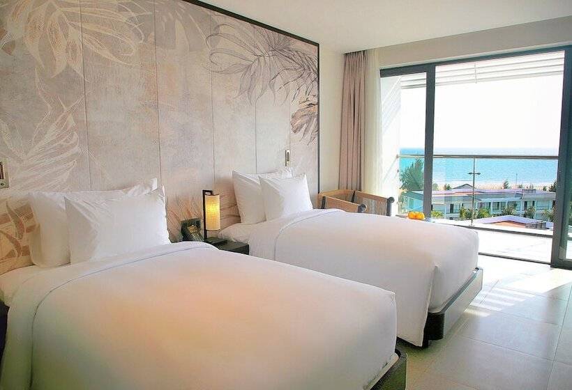 اتاق لوکس با چشم‌انداز دریا, Emerald Ho Tram Resort