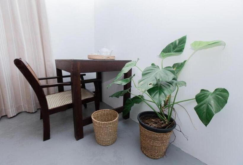 اتاق لوکس, Prasith’s Place