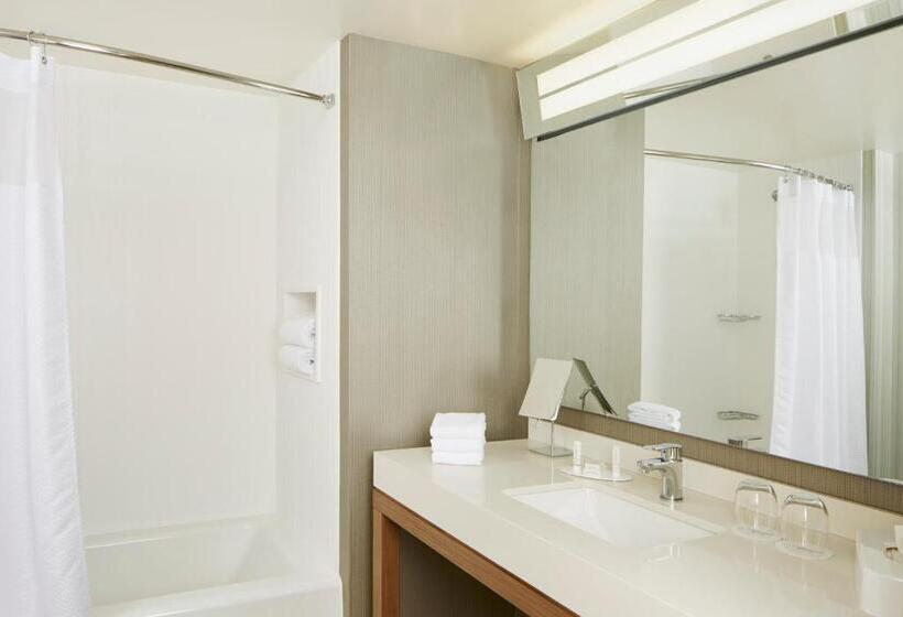 スイート, Courtyard By Marriott Lake George