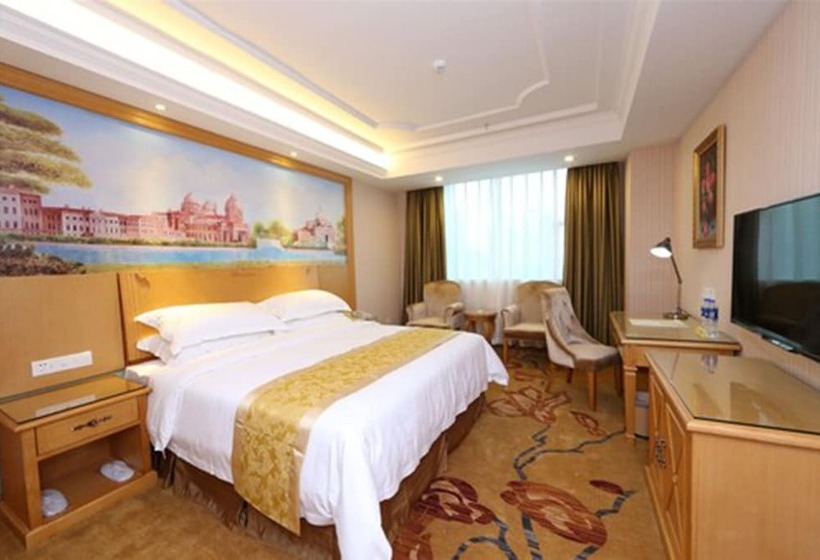 Номер Deluxe, Vienna International Hotel Guangzhou Panyu City Bridge Center International