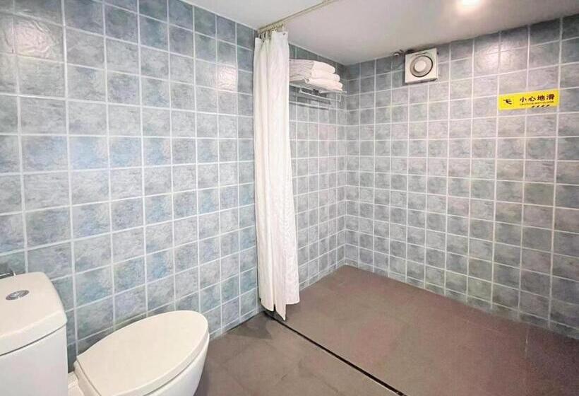 Quarto Triplo Estandar com Sacada, 广州沃家国际公寓