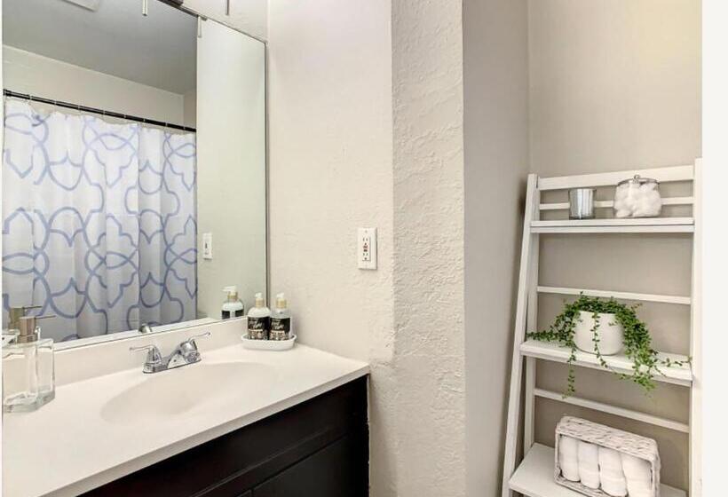 اتاق استاندارد, Charming Lakeview Retreat Ii