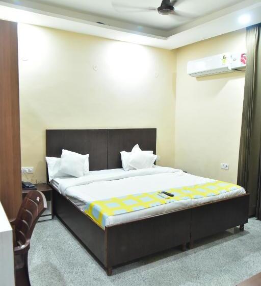 Номер Deluxe, Wedlock Subhash Chowk Gurgaon