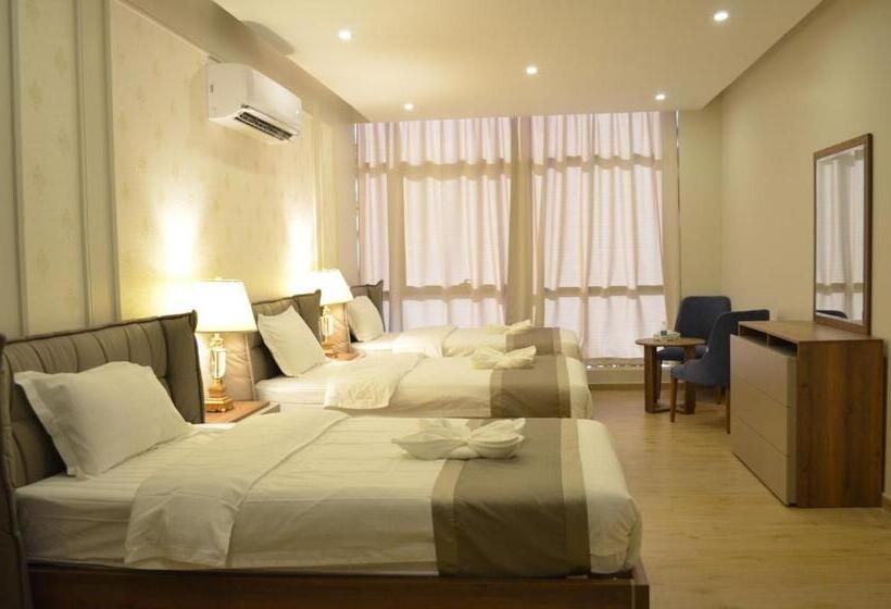 Люкс Вид на Город, Larissa Suites