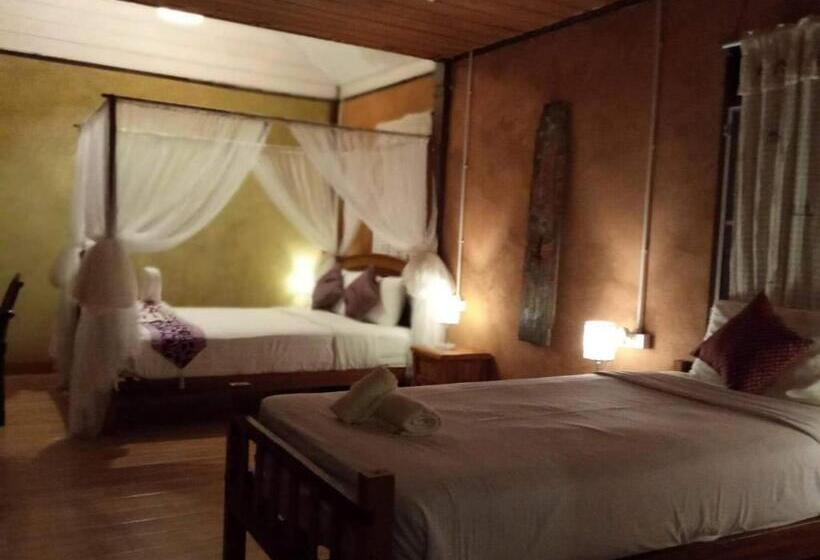 Номер Стандарт с Балконом, Baan B&b Sukhothai