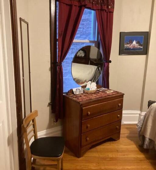 Quarto standard, Queen Bed With Shared Bathroom In Lakeview   2b