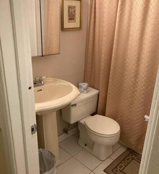 Quarto standard, Queen Bed With Shared Bathroom In Lakeview   2b