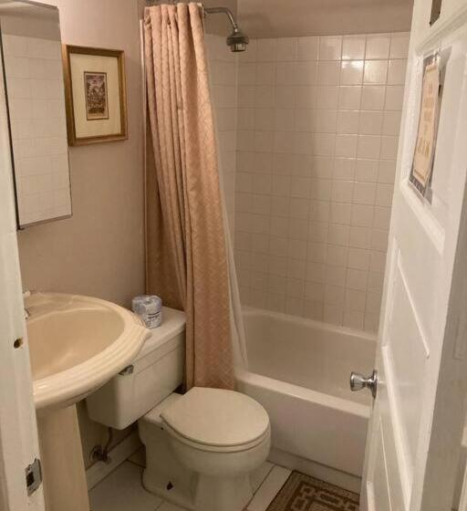Quarto standard, Queen Bed With Shared Bathroom In Lakeview   2b
