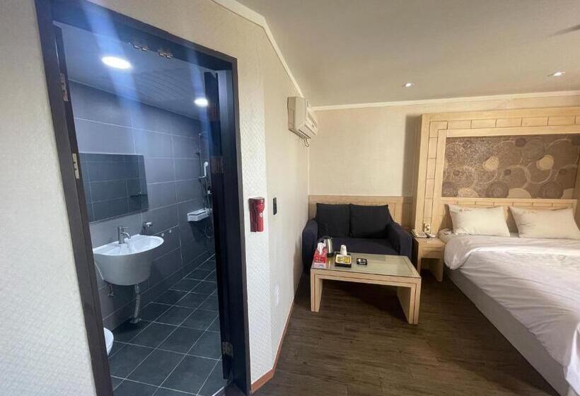 Номер Deluxe, Equus Motel