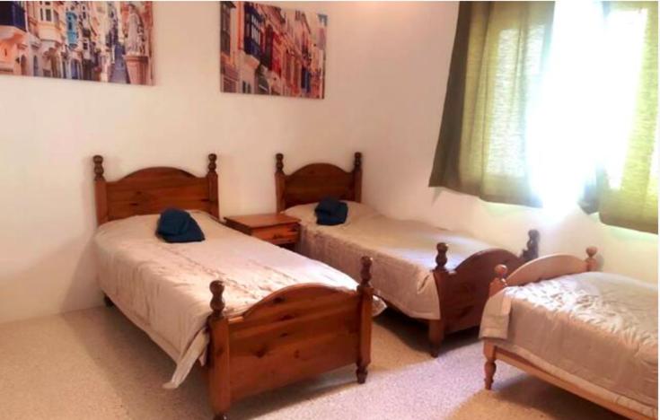 تختخواب در اتاق مشترک, Eem Student Guest House
