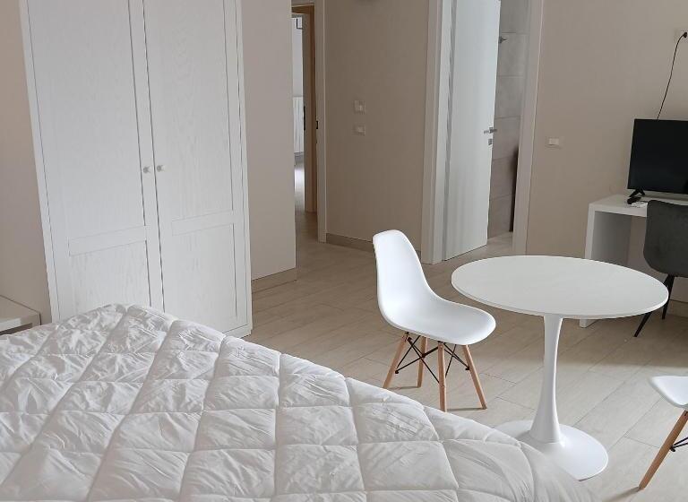 اتاق لوکس با تخت بزرگ, Mya Luxury Rooms And Wellness