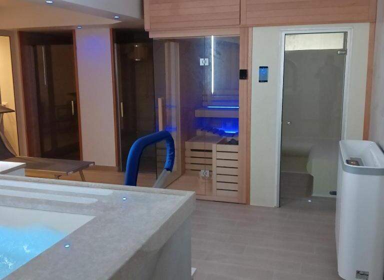 اتاق لوکس با تخت بزرگ, Mya Luxury Rooms And Wellness