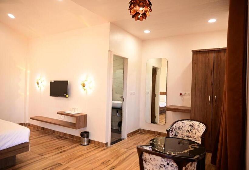 带大床的标准间, The Golden Woods Resort