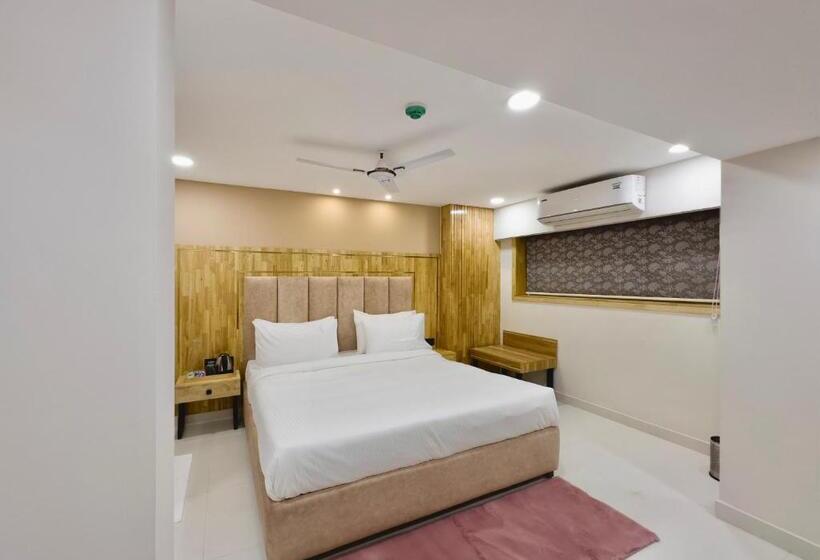 Номер Superior, The Habitat Suites