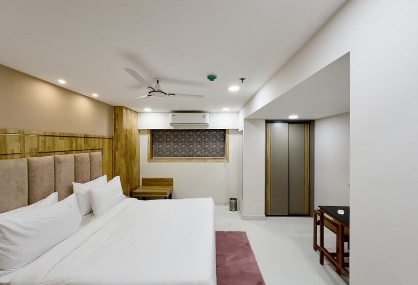 Номер Deluxe, The Habitat Suites