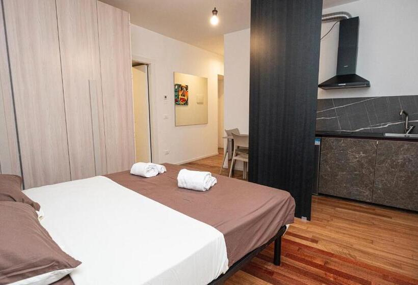 استودیوی استاندارد, Hurban Apartments Venezian