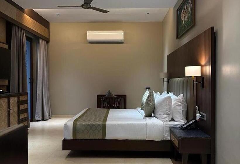غرفة قياسية مطلّة علي حمام السباحة, Sajjan Bagh Resort Kumbhalgarh