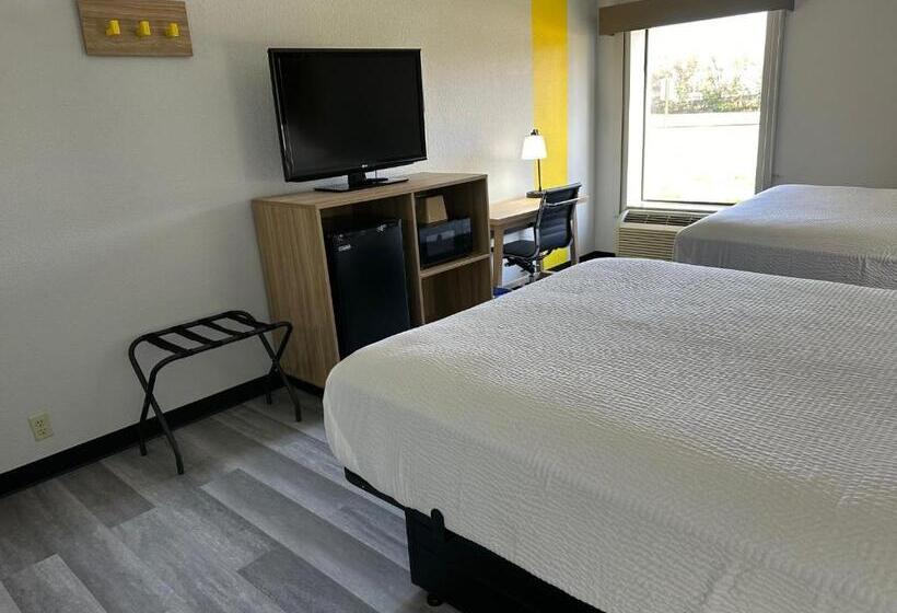 Номер Стандарт 2 Двуспальные Кровати, Super 8 By Wyndham Alexandria La