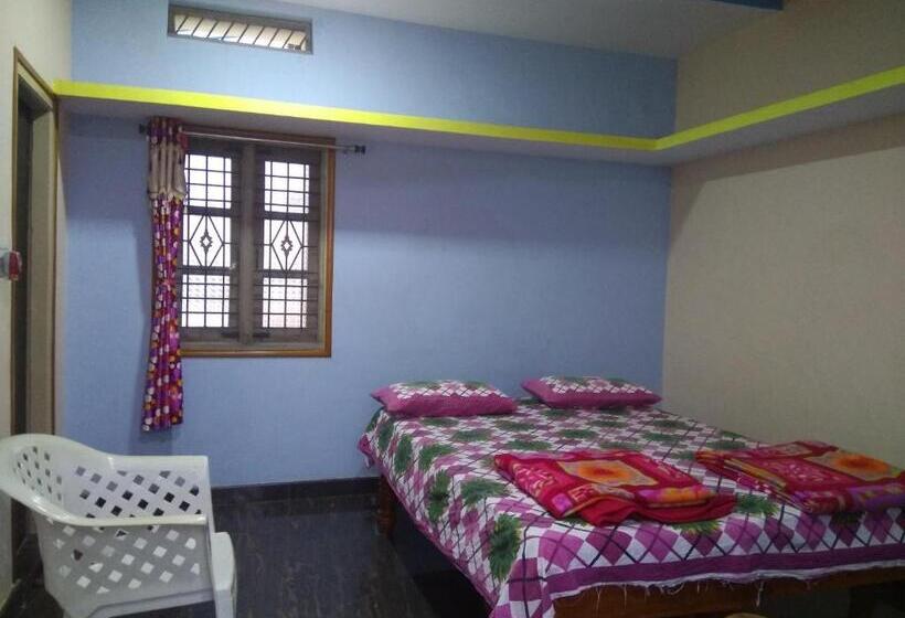 带阳台的豪华间, Rathna Home Stay