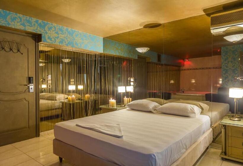 Стандартный Номер Кровать Кинг, Ruby Rooms Kifisia   Adults Only