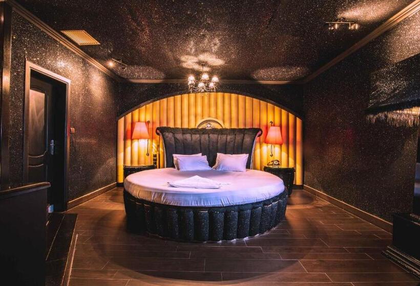 Люкс Кровать Кинг, Ruby Rooms Kifisia   Adults Only