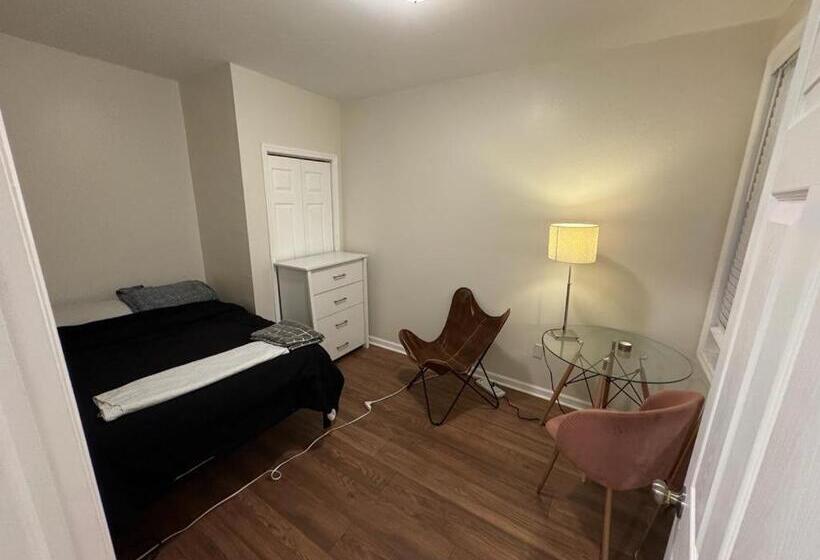 Номер Deluxe, Cozy Apartment With City Skyline. Easy Commute Midtown Manhattan