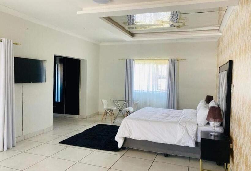 Suite mit Balkon, Azalea Lodge