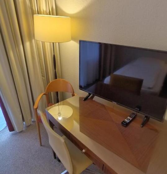 Четырехместный Номер Стандарт с Балконом, Businesshotel Am Peetzsee Grünheide