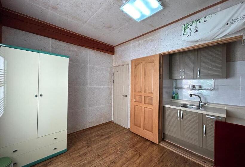 اتاق استاندارد, Sunset Hanok Stay
