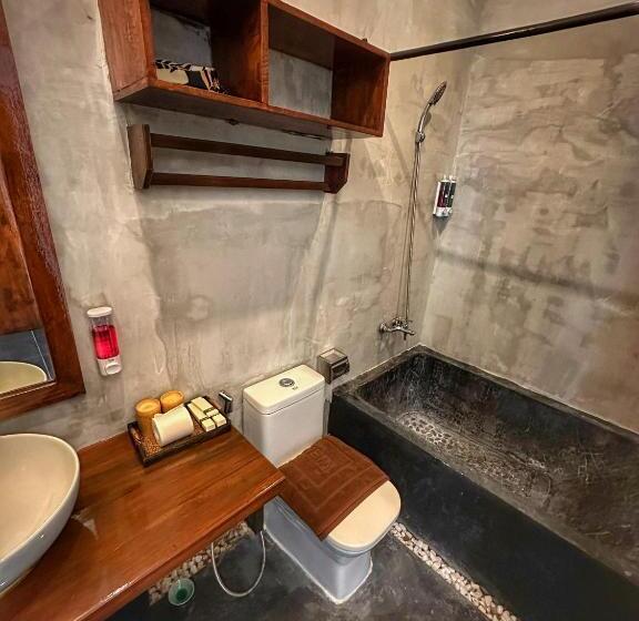 带阳台的豪华间, Hostel By Monsoon Riverside
