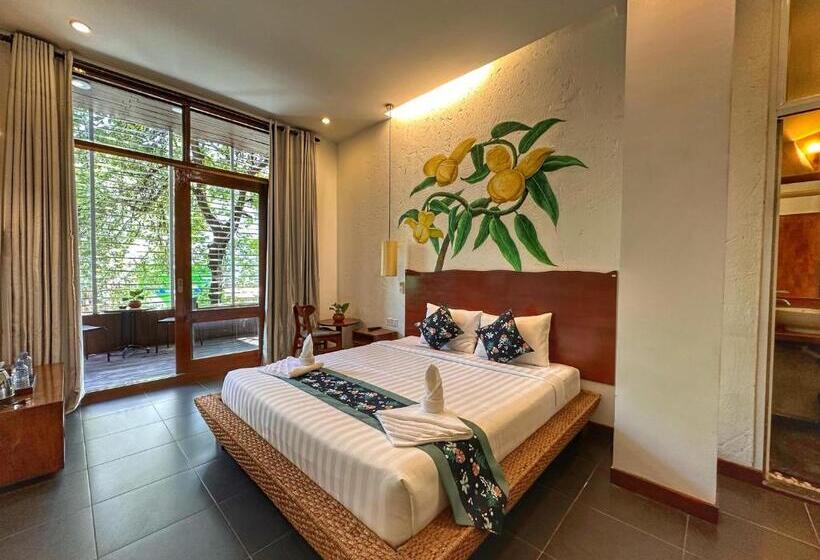 带阳台的豪华间, Hostel By Monsoon Riverside