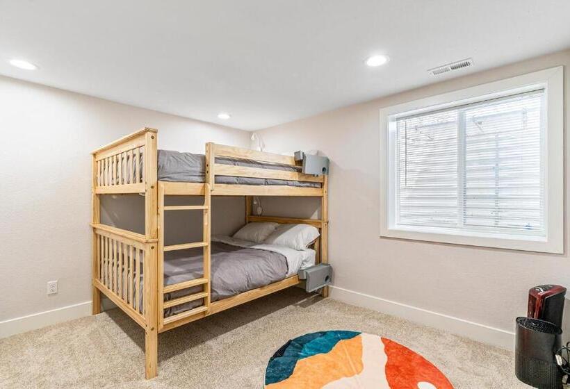 패밀리 룸, Family Friendly 2bd1ba, Close To 70 Exit