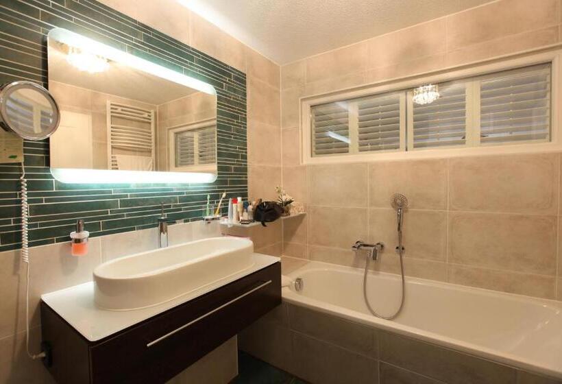 Suite with lake view, Panorama Seeresort & Spa