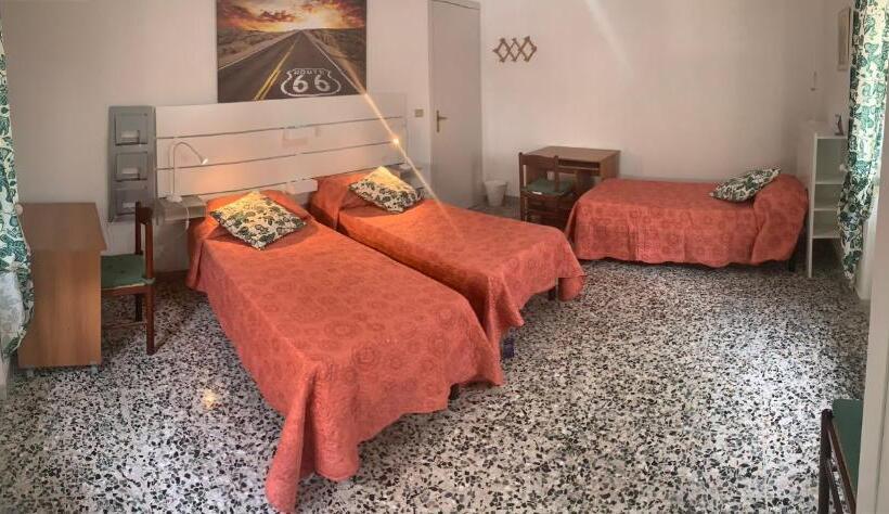 اتاق استاندارد سه نفره, B&b Falcone