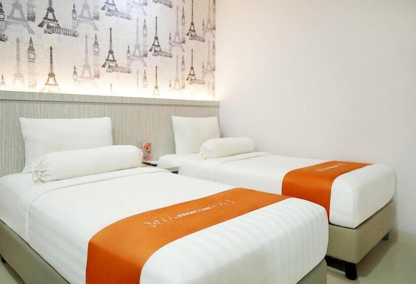 Номер Deluxe, Front One Hotel Sragen