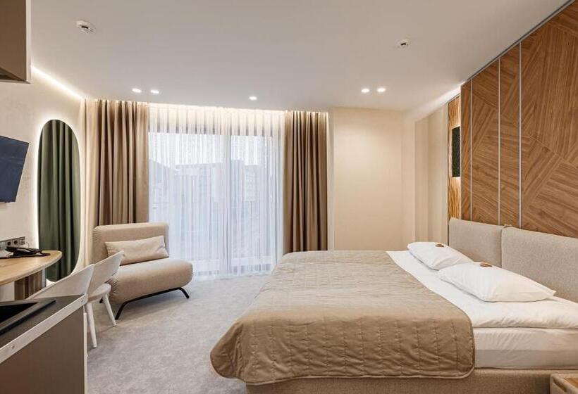스탠다드 스튜디오, Tavel Hotel & Spa