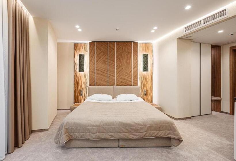 스탠다드 스튜디오, Tavel Hotel & Spa